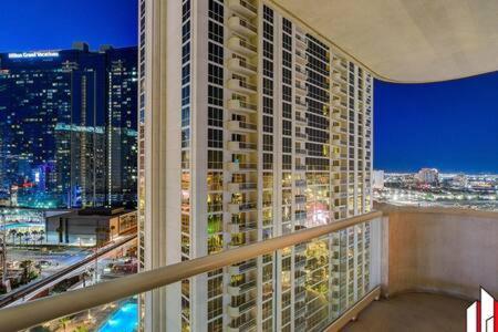 Mgm Signature-15-717 F1 Track & Strip View Balcony Лас-Вегас Экстерьер фото